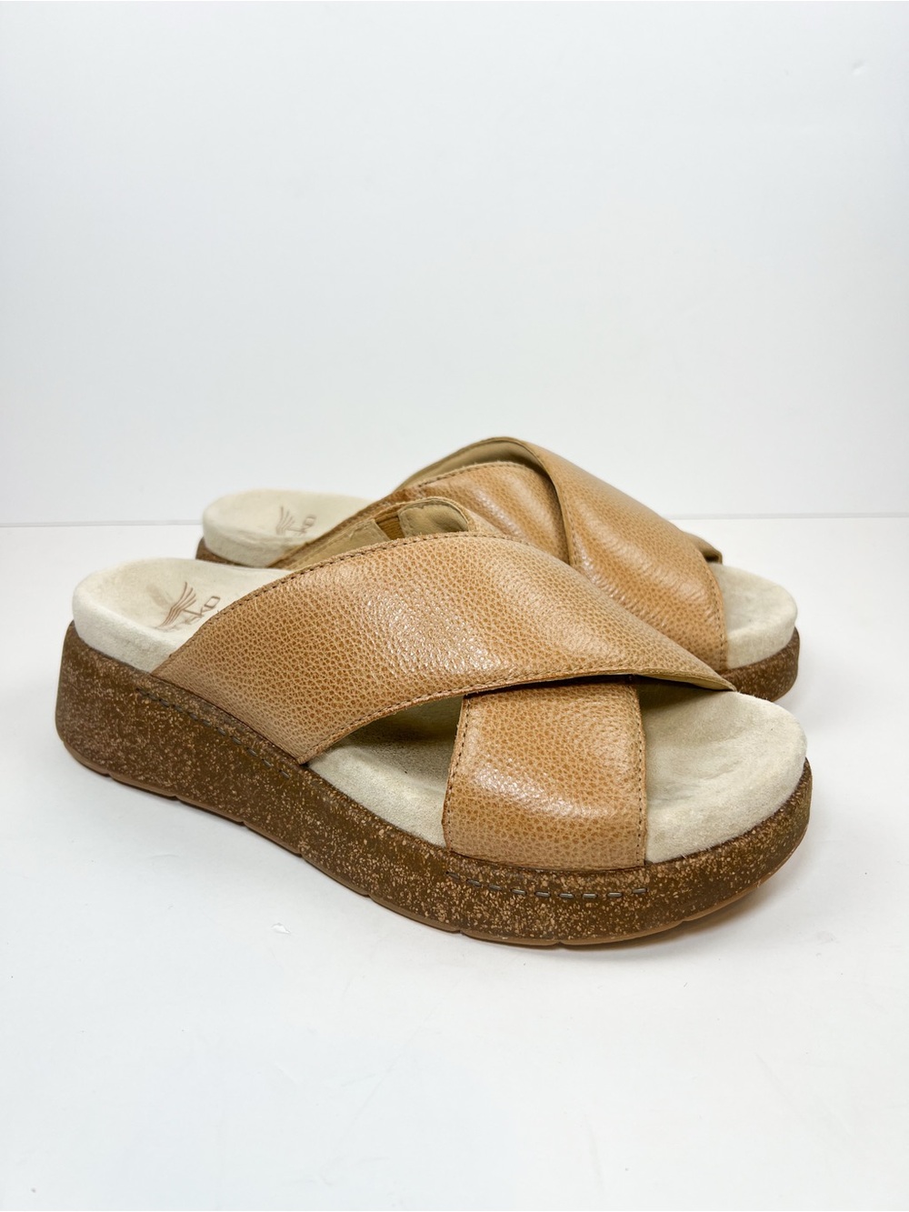 Dansko Bridget Platform Sandals Honey Distressed Tan Cork size 39 Women’s 8.5-9